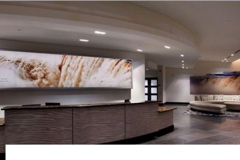 Condo in Miami, Florida, 1 bedroom  № 1889749 - photo 1