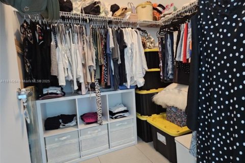Condo in Miami, Florida, 1 bedroom  № 1889749 - photo 8