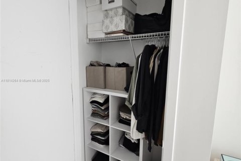 Condo in Miami, Florida, 1 bedroom  № 1889749 - photo 7