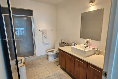 Condo in Miami, Florida, 1 bedroom  № 1889749 - photo 9