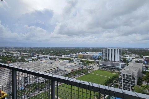 Condo in Miami, Florida, 1 bedroom  № 1889749 - photo 13