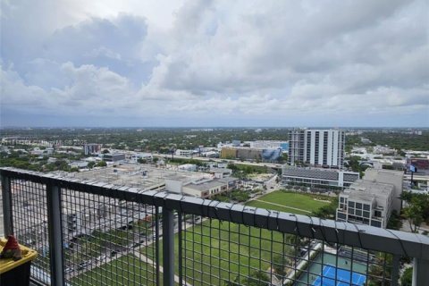 Condo in Miami, Florida, 1 bedroom  № 1889749 - photo 11
