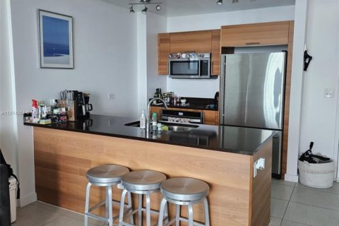 Condo in Miami, Florida, 1 bedroom  № 1889749 - photo 3