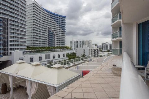 Condo in Fort Lauderdale, Florida, 1 bedroom  № 54487 - photo 1