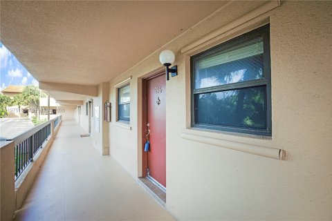 Condo in North Palm Beach, Florida, 2 bedrooms  № 2035905 - photo 25