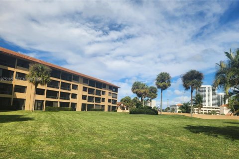 Condo in North Palm Beach, Florida, 2 bedrooms  № 2035905 - photo 27