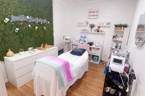 Снять в аренду коммерческую недвижимость в Лейкленд, Флорида 371.61м2, № 1760639 - фото 3