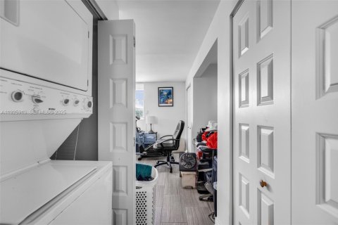 Condo in Dania Beach, Florida, 2 bedrooms  № 1991971 - photo 18