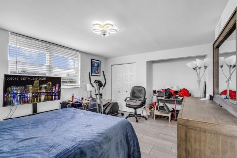 Condo in Dania Beach, Florida, 2 bedrooms  № 1991971 - photo 11