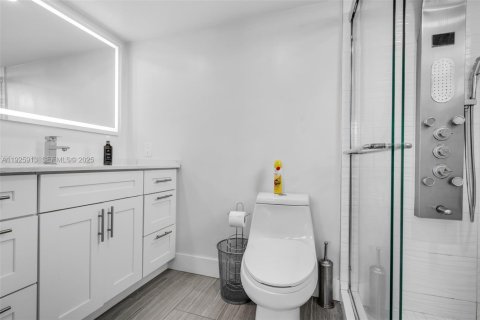 Condo in Dania Beach, Florida, 2 bedrooms  № 1991971 - photo 14