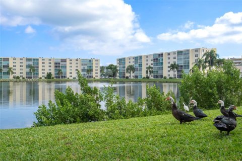 Condo in Dania Beach, Florida, 2 bedrooms  № 1991971 - photo 30