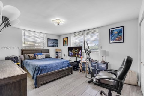 Condo in Dania Beach, Florida, 2 bedrooms  № 1991971 - photo 10