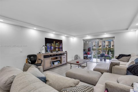 Condo in Dania Beach, Florida, 2 bedrooms  № 1991971 - photo 3