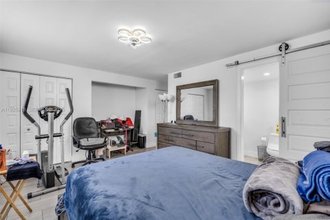 Condo in Dania Beach, Florida, 2 bedrooms  № 1991971 - photo 12