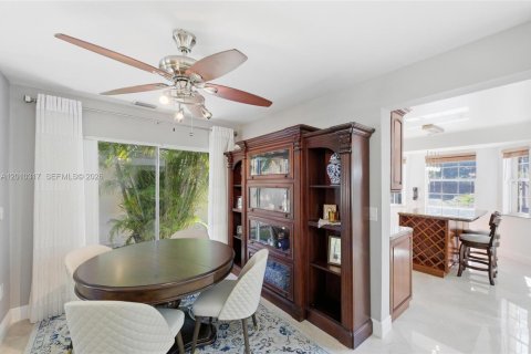 Casa en venta en Coconut Creek, Florida, 3 dormitorios, 198.53 m2 № 2073141 - foto 15
