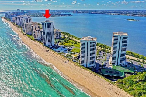 Condominio en venta en Riviera Beach, Florida, 2 dormitorios, 146.79 m2 № 1151643 - foto 1