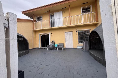 Touwnhouse à vendre à Miami, Floride: 2 chambres, 128.67 m2 № 2153049 - photo 4