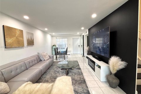 Touwnhouse à vendre à Miami, Floride: 2 chambres, 128.67 m2 № 2153049 - photo 9