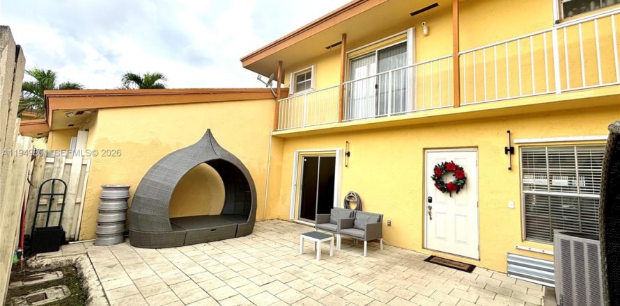 Touwnhouse à Miami, Floride 2 chambres, 128.67 m2 № 2153049