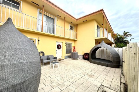 Touwnhouse à vendre à Miami, Floride: 2 chambres, 128.67 m2 № 2153049 - photo 2