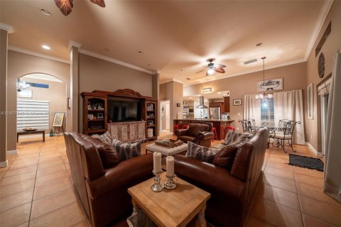 Casa en venta en Homestead, Florida, 4 dormitorios, 304.25 m2 № 1964538 - foto 17
