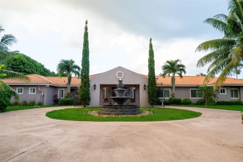 Casa en venta en Homestead, Florida, 4 dormitorios, 304.25 m2 № 1964538 - foto 1
