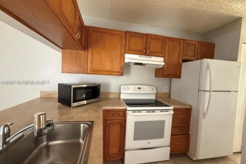 Apartment in Coral Springs, Florida 1 bedroom, 75.81 sq.m. № 2083908 - photo 2