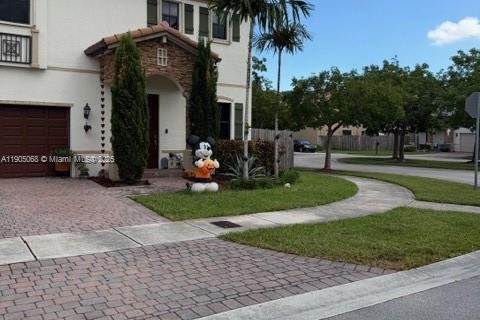 Купить виллу или дом в Хомстед, Флорида 4 спальни, 241.55м2, № 1956097 - фото 2