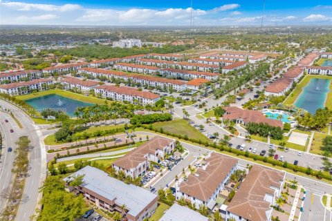 Townhouse in Miami, Florida 3 bedrooms, 128.02 sq.m. № 2017363 - photo 30