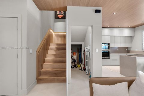 Townhouse in Miami, Florida 3 bedrooms, 128.02 sq.m. № 2017363 - photo 11