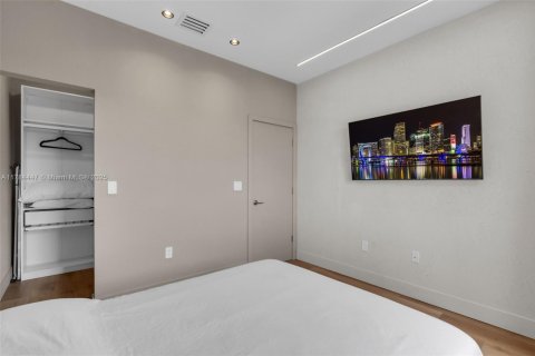 Townhouse in Miami, Florida 3 bedrooms, 128.02 sq.m. № 2017363 - photo 14