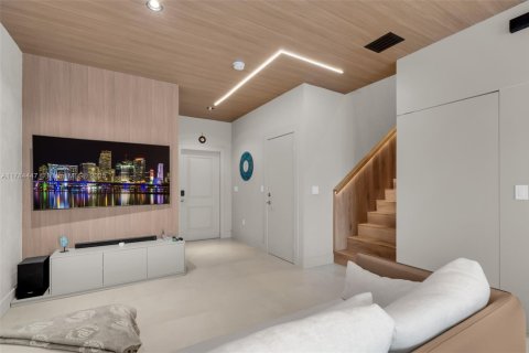Townhouse in Miami, Florida 3 bedrooms, 128.02 sq.m. № 2017363 - photo 7