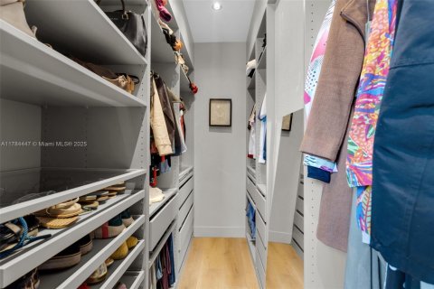 Townhouse in Miami, Florida 3 bedrooms, 128.02 sq.m. № 2017363 - photo 20