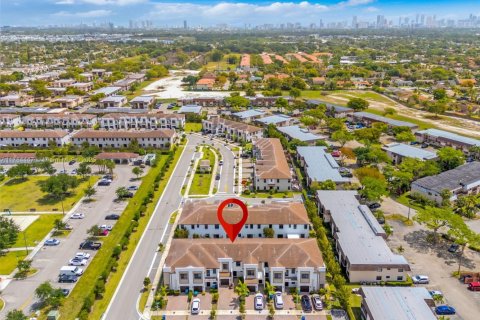 Townhouse in Miami, Florida 3 bedrooms, 128.02 sq.m. № 2017363 - photo 25