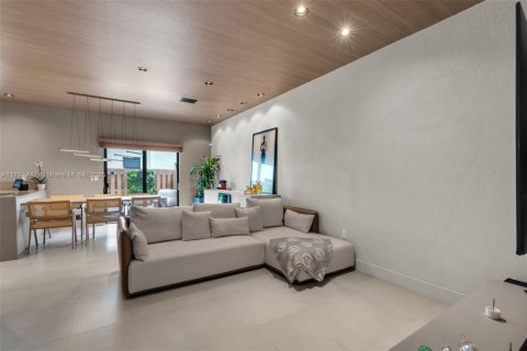 Townhouse in Miami, Florida 3 bedrooms, 128.02 sq.m. № 2017363 - photo 5