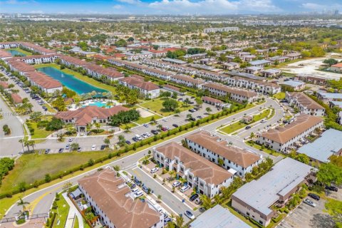 Townhouse in Miami, Florida 3 bedrooms, 128.02 sq.m. № 2017363 - photo 28