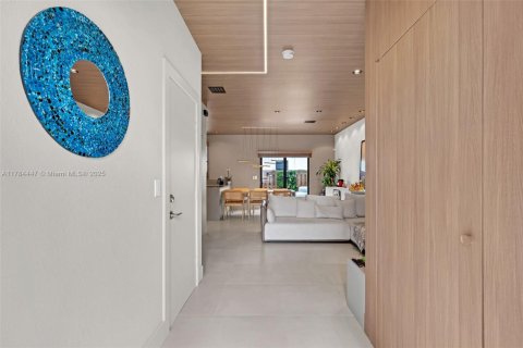 Townhouse in Miami, Florida 3 bedrooms, 128.02 sq.m. № 2017363 - photo 4