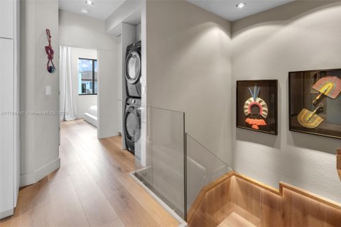 Townhouse in Miami, Florida 3 bedrooms, 128.02 sq.m. № 2017363 - photo 12