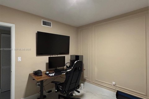 House in Miami, Florida 3 bedrooms, 97.27 sq.m. № 1989405 - photo 23