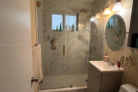 House in Miami, Florida 3 bedrooms, 97.27 sq.m. № 1989405 - photo 22