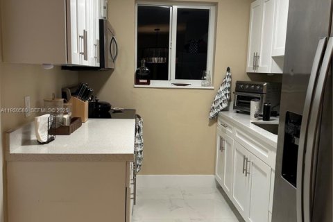 House in Miami, Florida 3 bedrooms, 97.27 sq.m. № 1989405 - photo 4