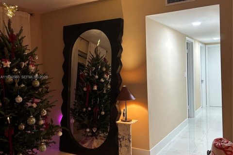 House in Miami, Florida 3 bedrooms, 97.27 sq.m. № 1989405 - photo 14