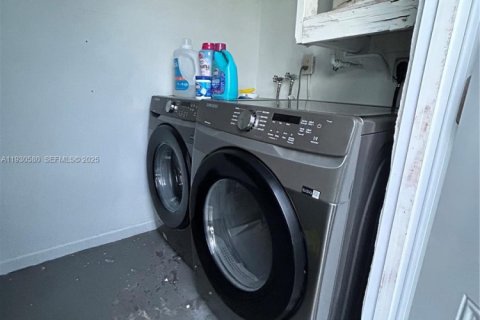 House in Miami, Florida 3 bedrooms, 97.27 sq.m. № 1989405 - photo 19