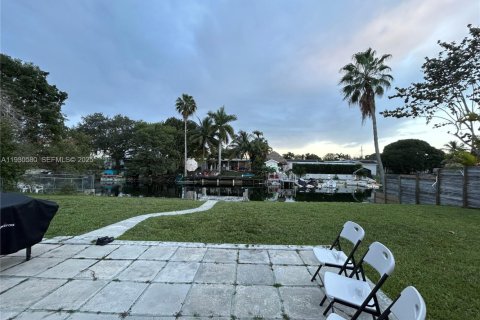 House in Miami, Florida 3 bedrooms, 97.27 sq.m. № 1989405 - photo 16