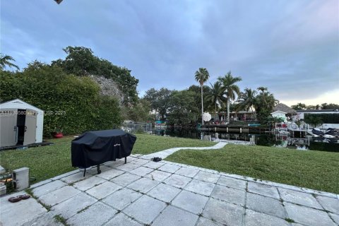 House in Miami, Florida 3 bedrooms, 97.27 sq.m. № 1989405 - photo 15