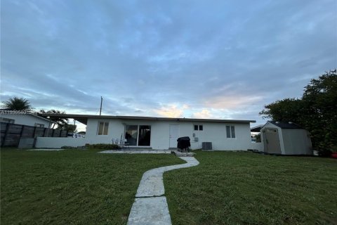 House in Miami, Florida 3 bedrooms, 97.27 sq.m. № 1989405 - photo 18
