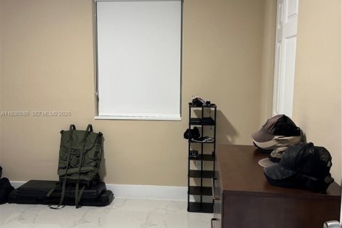 House in Miami, Florida 3 bedrooms, 97.27 sq.m. № 1989405 - photo 11