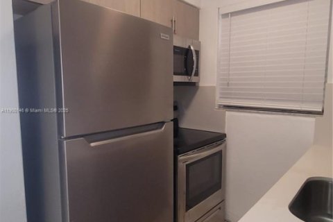 Apartment in Hialeah, Florida 1 bedroom, 51.1 sq.m. № 1952665 - photo 3