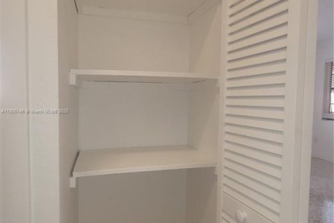 Apartment in Hialeah, Florida 1 bedroom, 51.1 sq.m. № 1952665 - photo 9