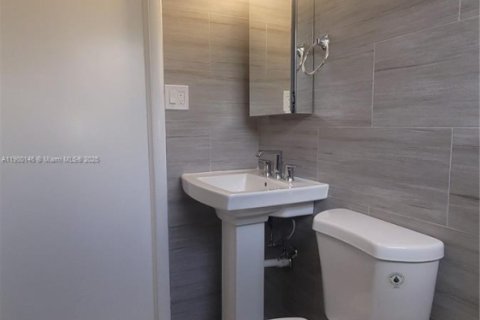 Apartment in Hialeah, Florida 1 bedroom, 51.1 sq.m. № 1952665 - photo 12